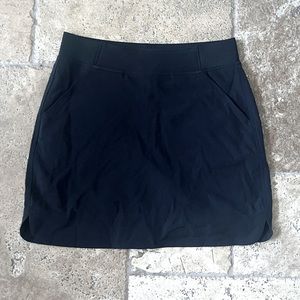 Black golf skirt 90% polyester with pockets and built in shorts size XS